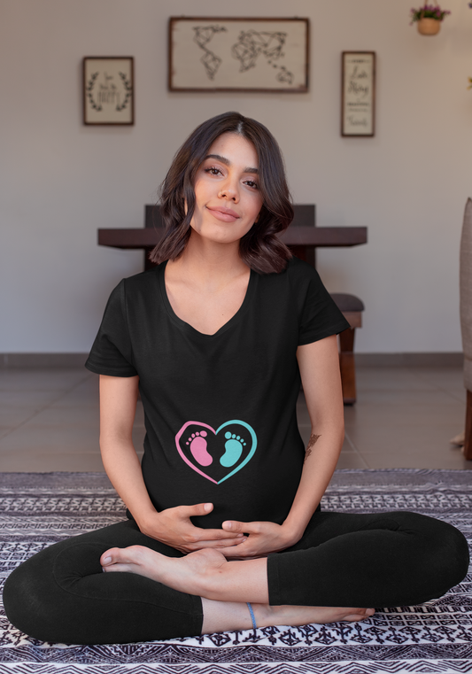 Mom to be baby feet Baggy Maternity Wear Black T-shirt