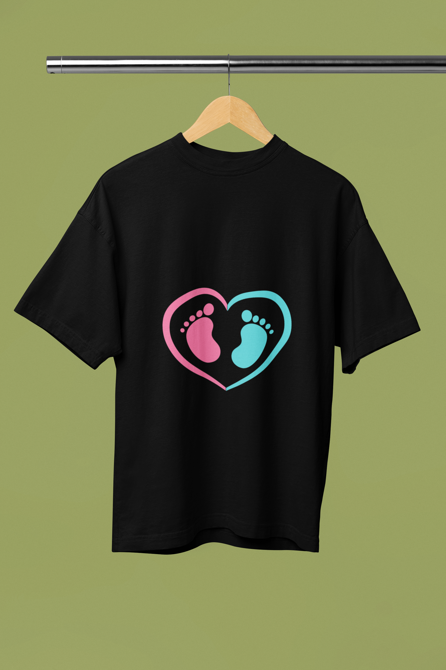 Mom to be baby feet Baggy Maternity Wear Black T-shirt